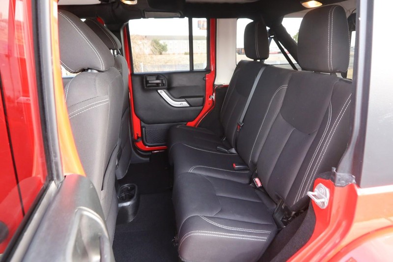 Jeep Wrangler JK Unlimited Vehicle Image 09