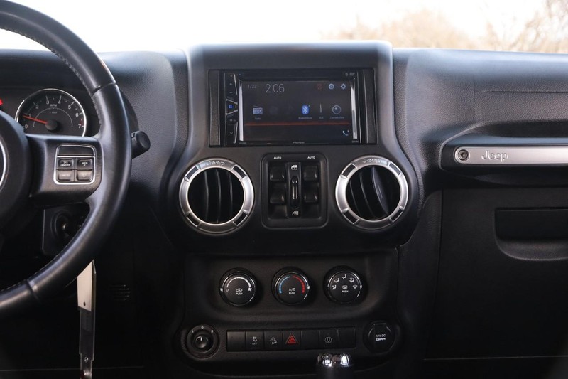 Jeep Wrangler JK Unlimited Vehicle Image 21