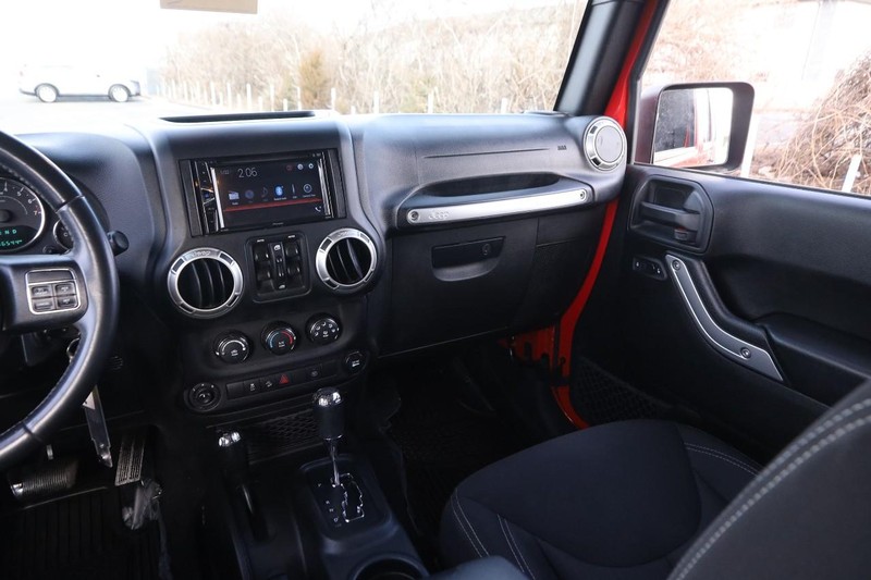 Jeep Wrangler JK Unlimited Vehicle Image 22