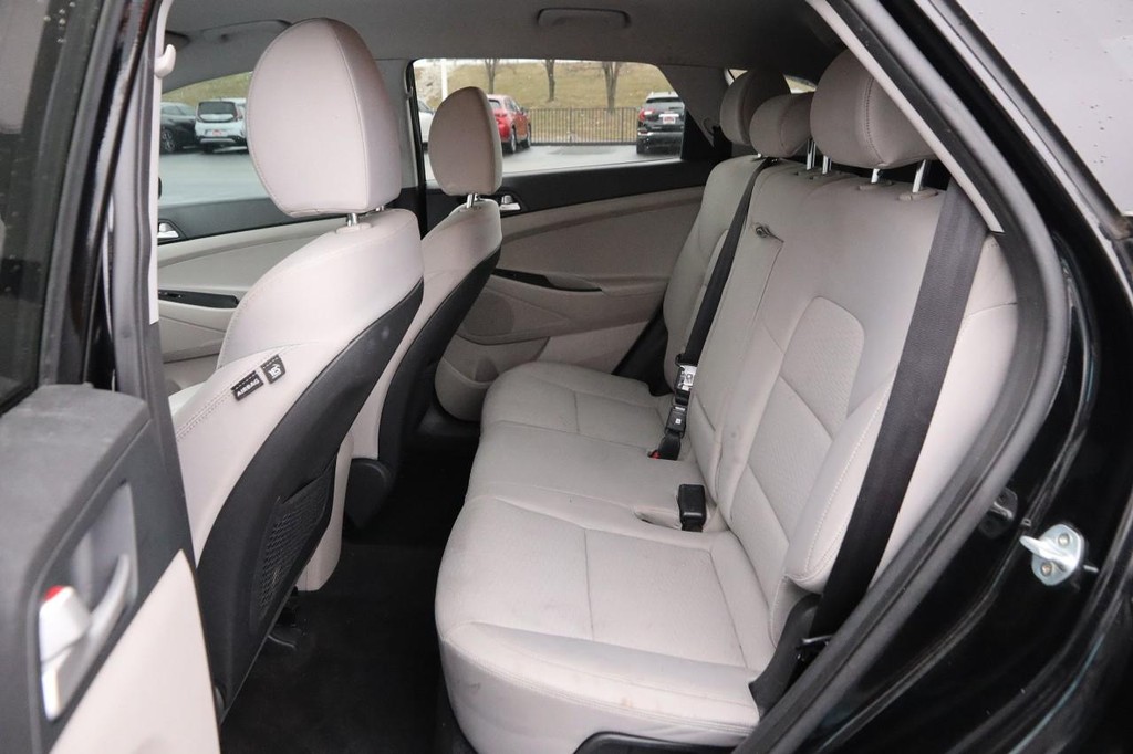 Hyundai Tucson Vehicle Full-screen Gallery Image 9