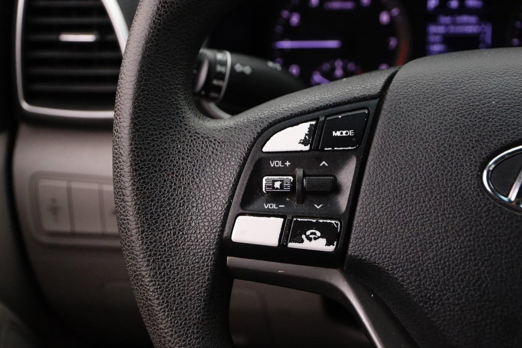 Hyundai Tucson Vehicle Full-screen Gallery Image 11