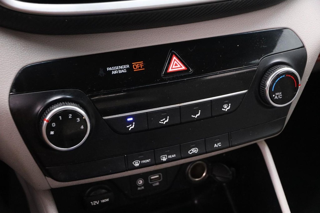Hyundai Tucson Vehicle Full-screen Gallery Image 16