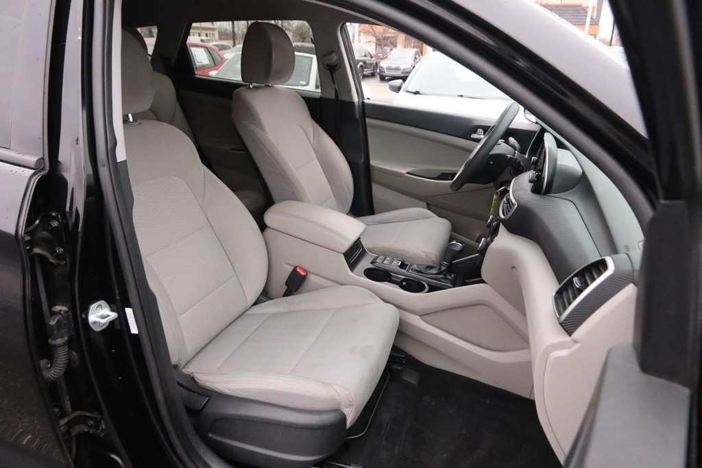 Hyundai Tucson Vehicle Full-screen Gallery Image 24