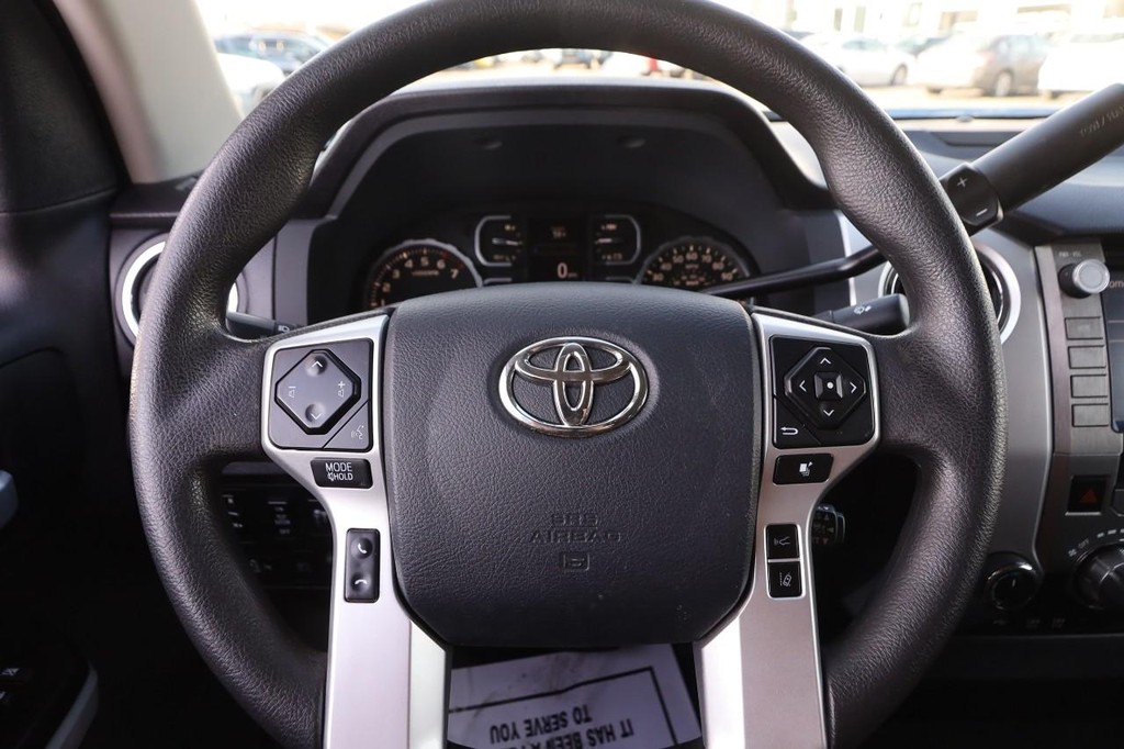 Toyota Tundra 4WD Vehicle Full-screen Gallery Image 10