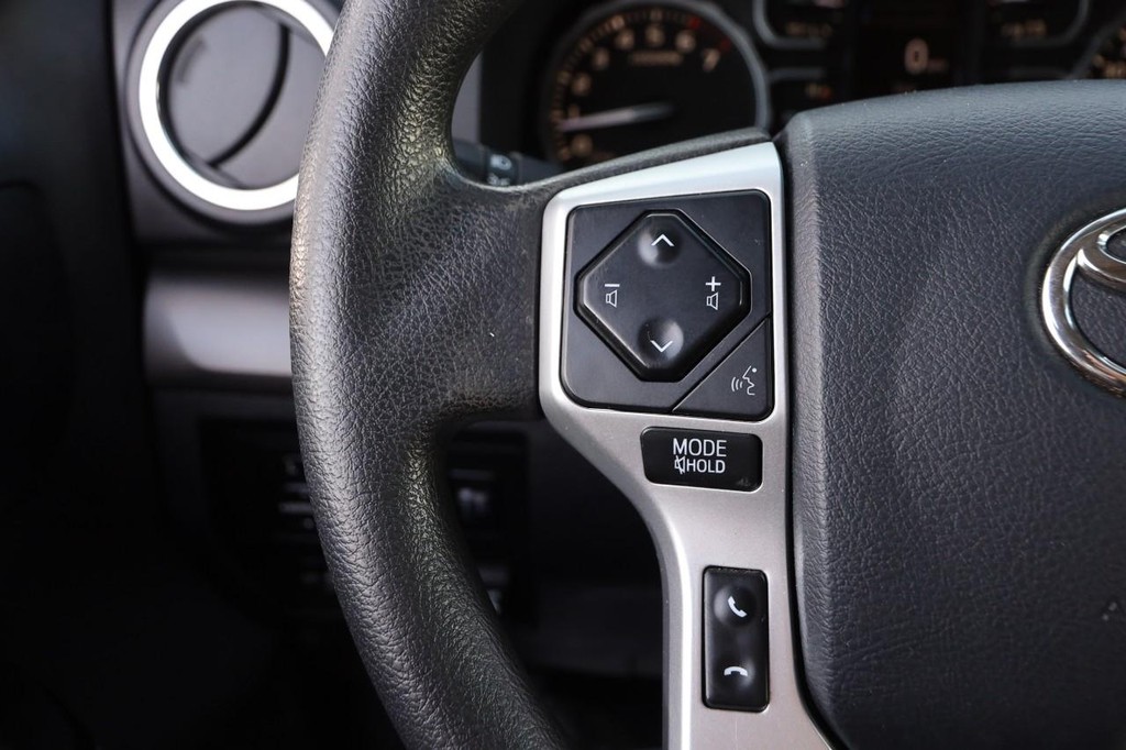 Toyota Tundra 4WD Vehicle Full-screen Gallery Image 11