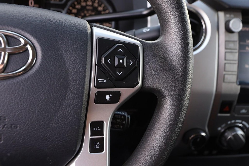 Toyota Tundra 4WD Vehicle Full-screen Gallery Image 12