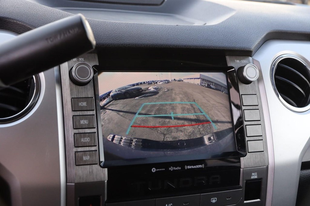 Toyota Tundra 4WD Vehicle Full-screen Gallery Image 15