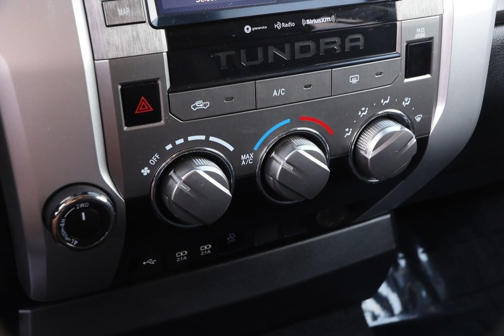Toyota Tundra 4WD Vehicle Full-screen Gallery Image 16