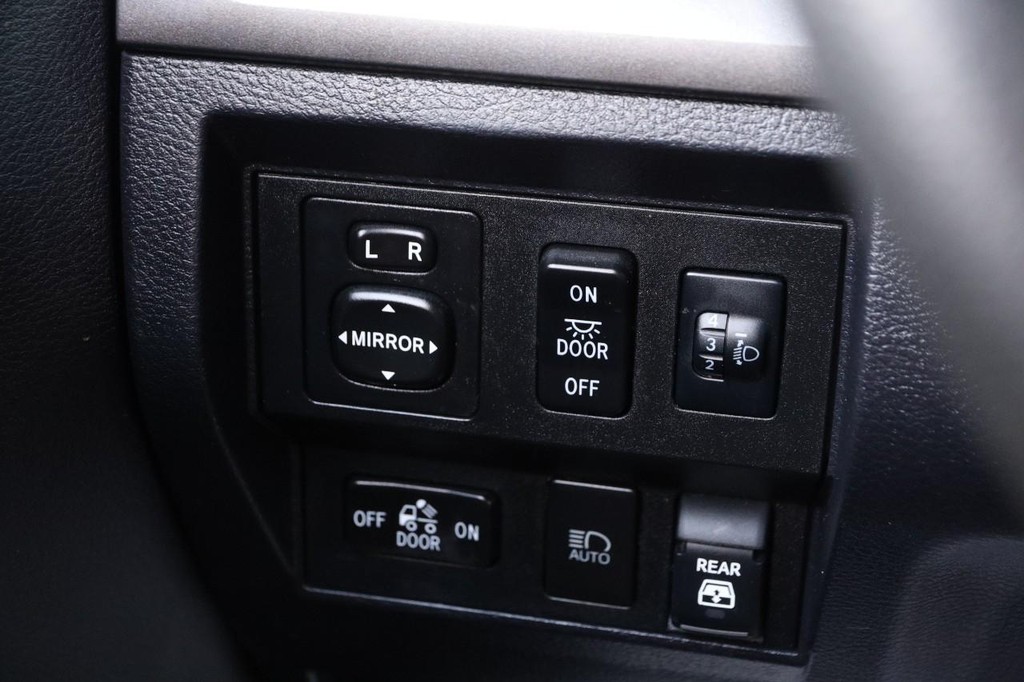 Toyota Tundra 4WD Vehicle Full-screen Gallery Image 18