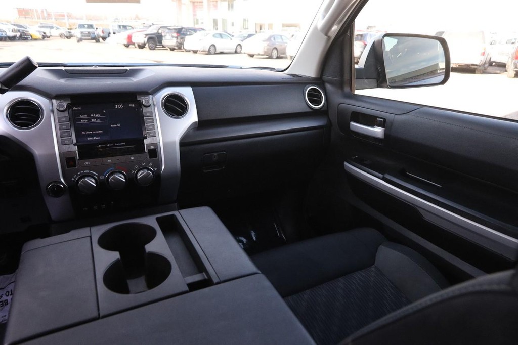 Toyota Tundra 4WD Vehicle Full-screen Gallery Image 23