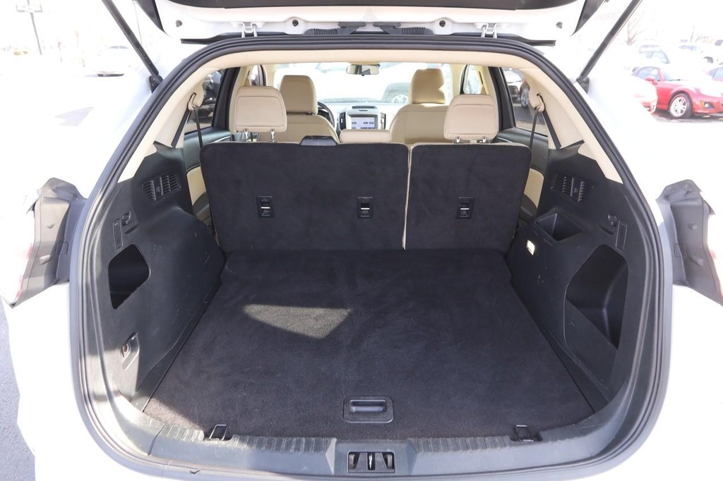 Ford Edge Vehicle Full-screen Gallery Image 7