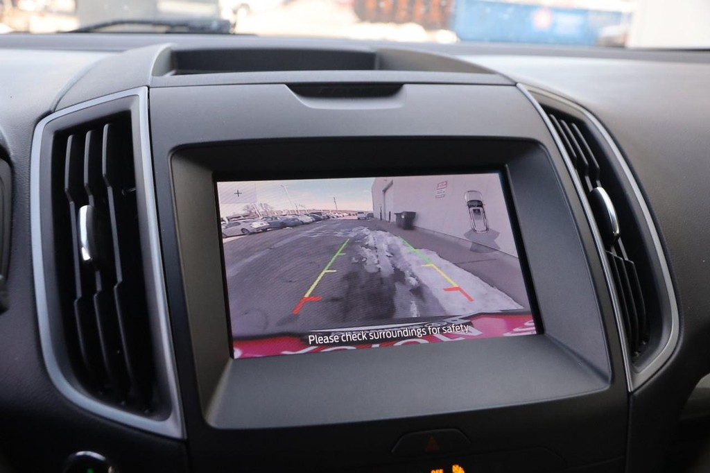 Ford Edge Vehicle Full-screen Gallery Image 17