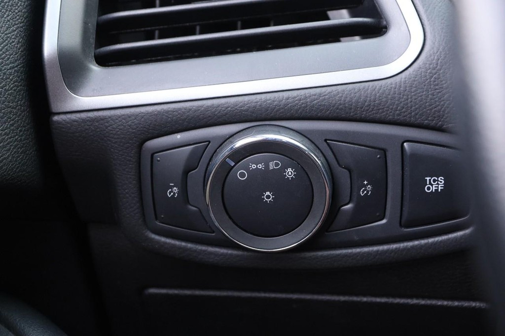 Ford Edge Vehicle Full-screen Gallery Image 20