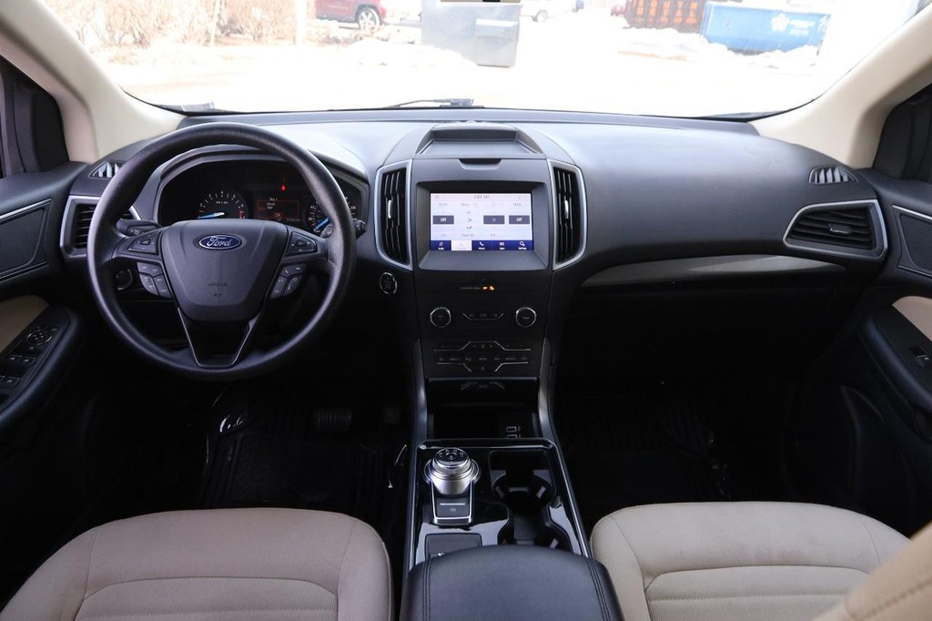 Ford Edge Vehicle Full-screen Gallery Image 21