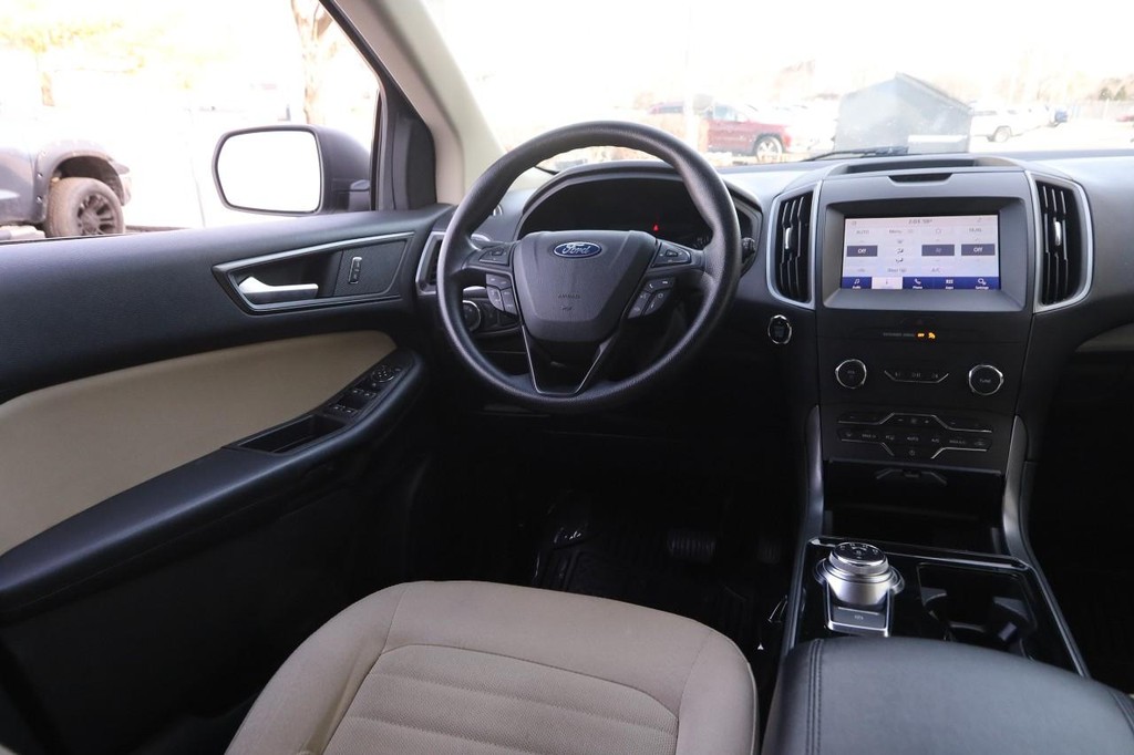Ford Edge Vehicle Full-screen Gallery Image 22