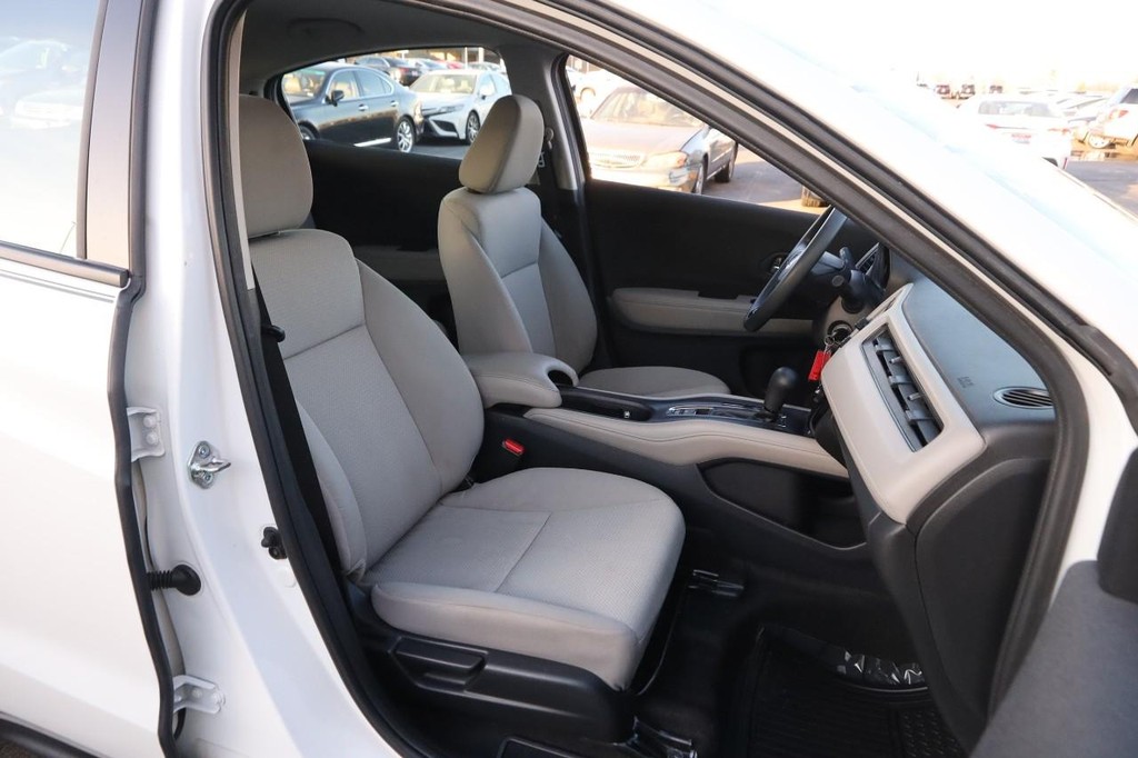 Honda HR-V Vehicle Full-screen Gallery Image 23