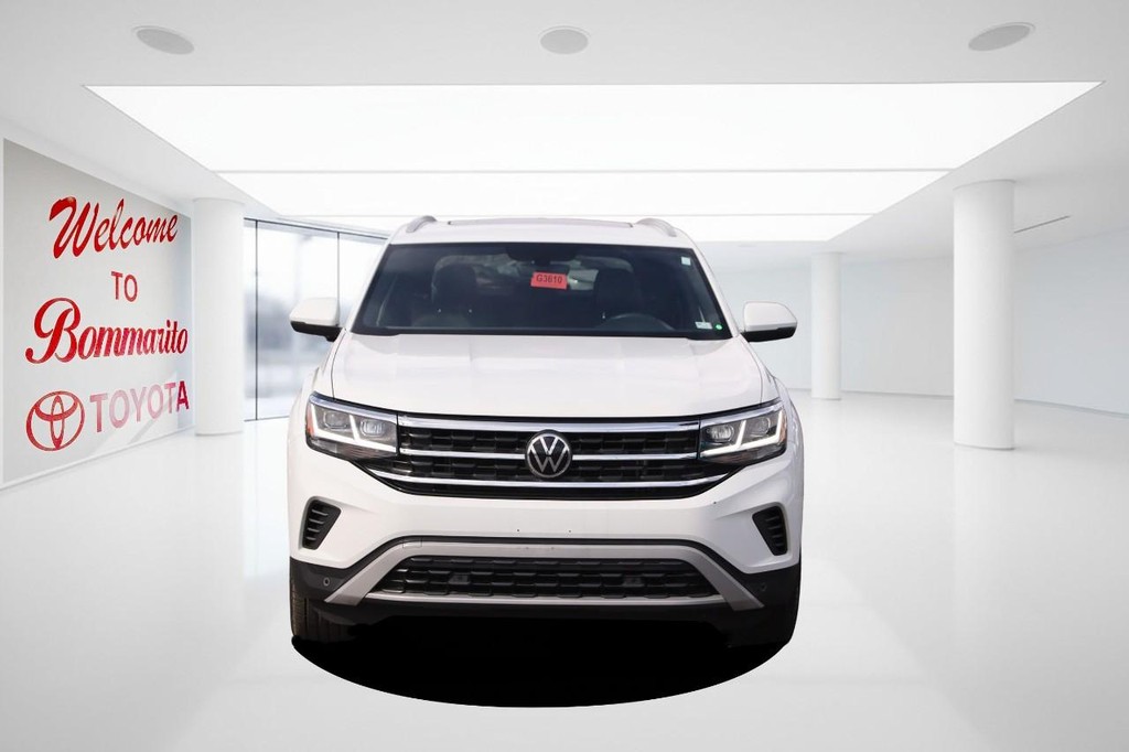 Volkswagen Atlas Cross Sport Vehicle Full-screen Gallery Image 4