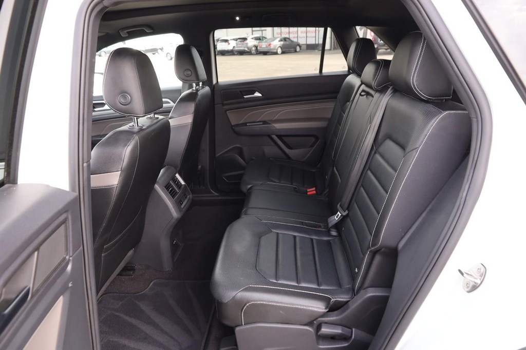 Volkswagen Atlas Cross Sport Vehicle Full-screen Gallery Image 11