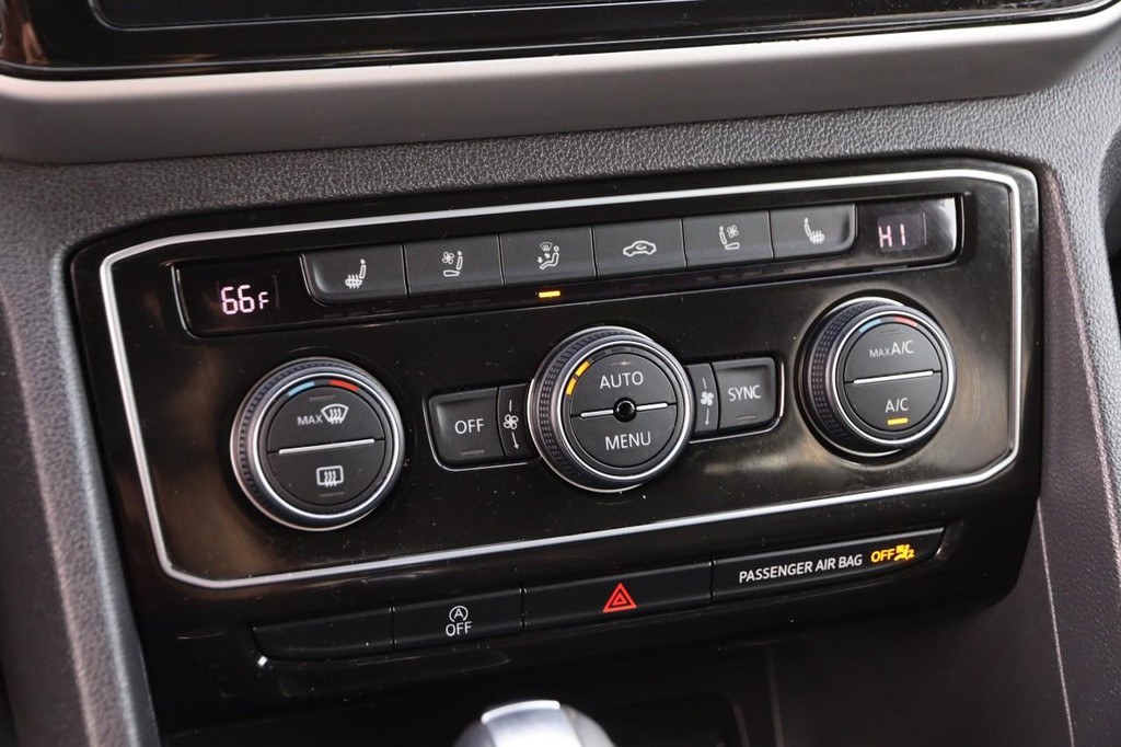 Volkswagen Atlas Cross Sport Vehicle Full-screen Gallery Image 19