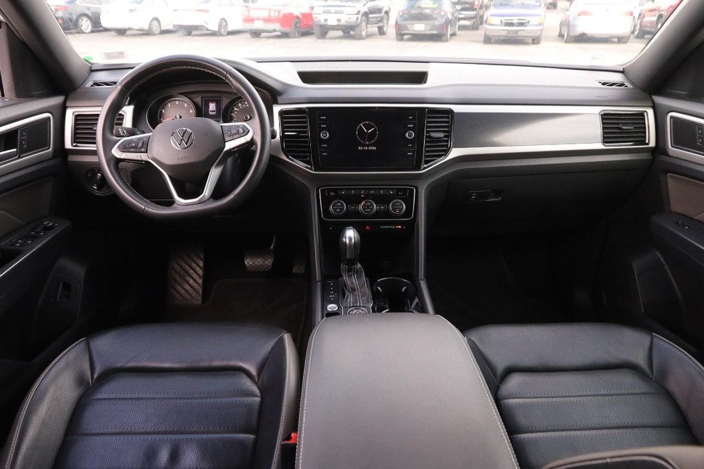 Volkswagen Atlas Cross Sport Vehicle Full-screen Gallery Image 23