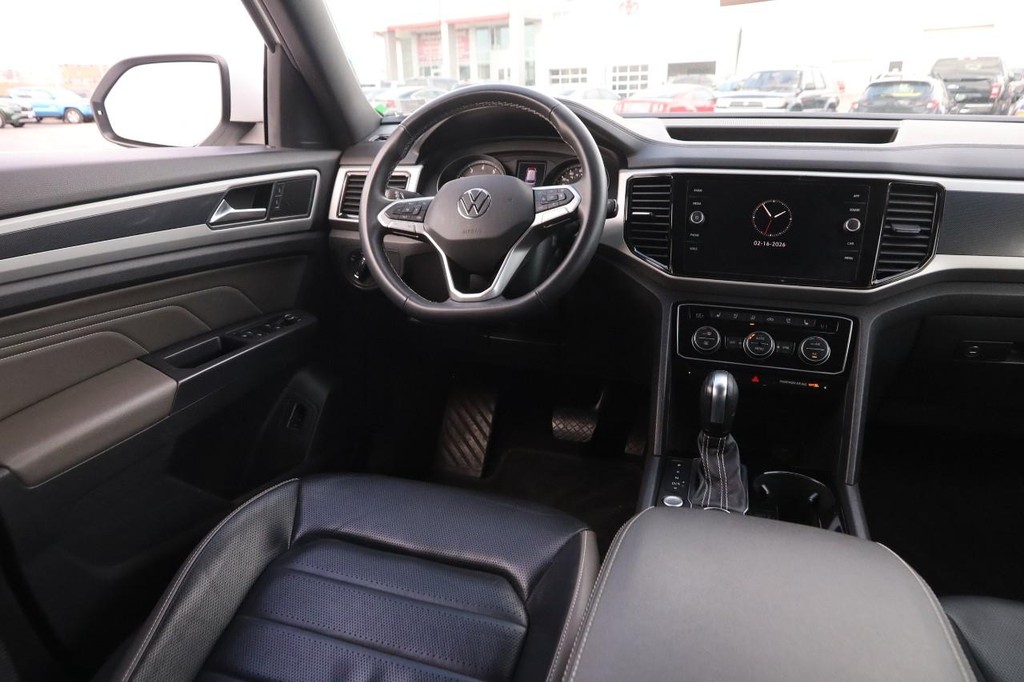 Volkswagen Atlas Cross Sport Vehicle Full-screen Gallery Image 24