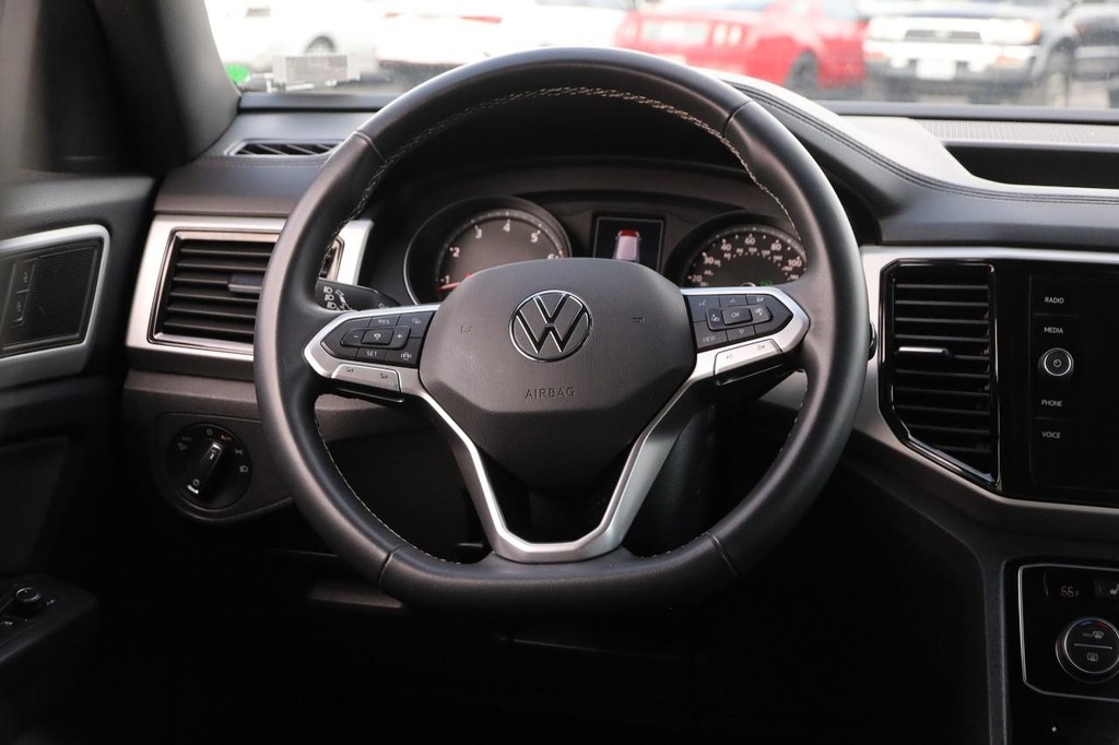 Volkswagen Atlas Cross Sport Vehicle Full-screen Gallery Image 25