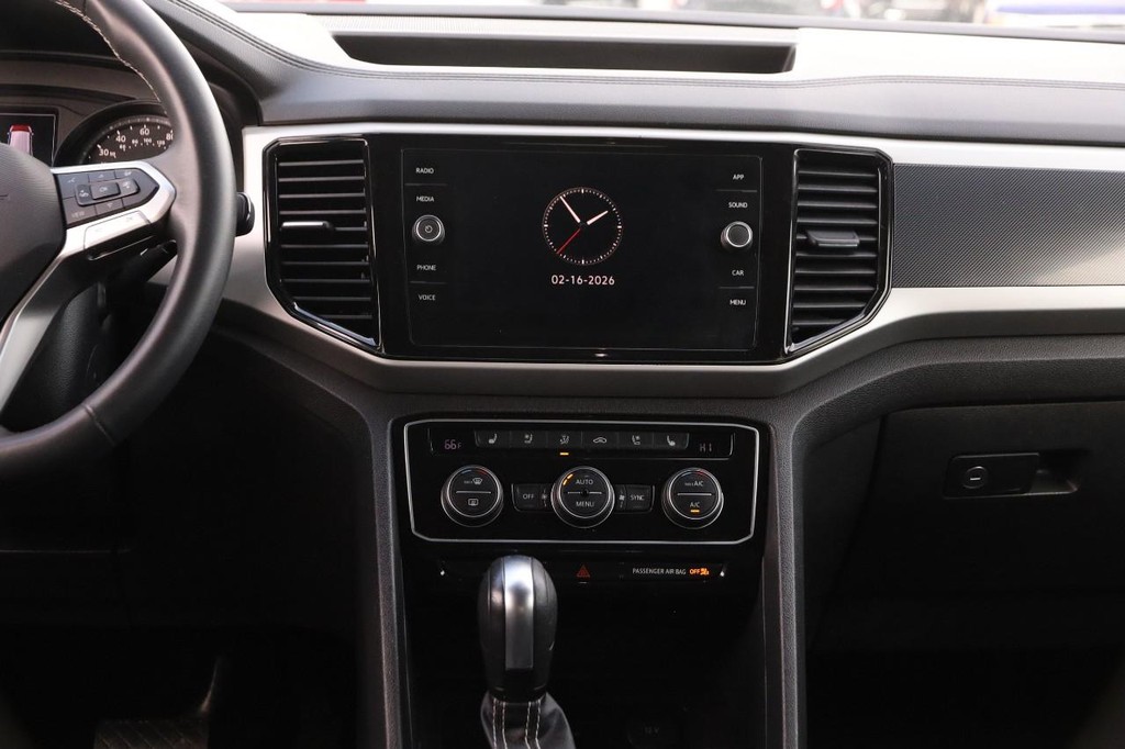 Volkswagen Atlas Cross Sport Vehicle Full-screen Gallery Image 26