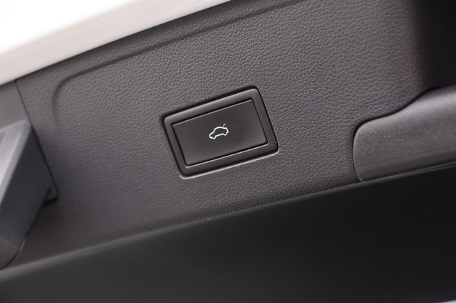 Volkswagen Atlas Cross Sport Vehicle Image 08