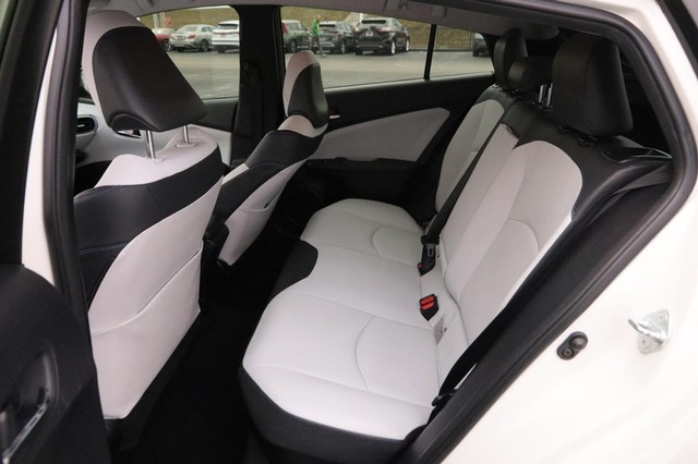 Toyota Prius Vehicle Image 09