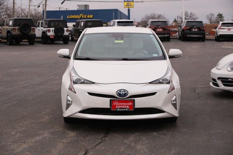 Toyota Prius Vehicle Image 04