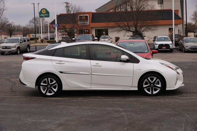 Toyota Prius Vehicle Image 05