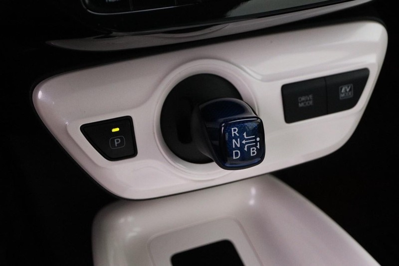 Toyota Prius Vehicle Image 16