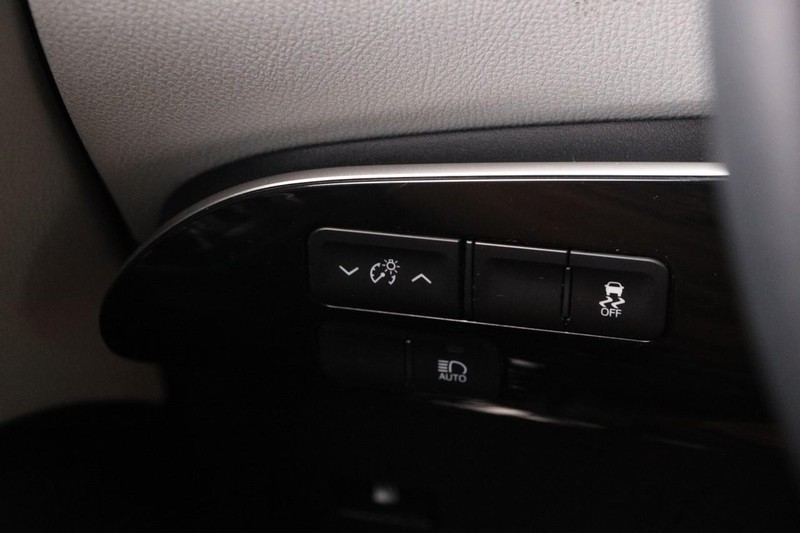 Toyota Prius Vehicle Image 17