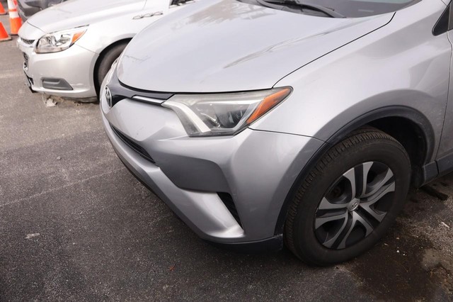 Toyota RAV4 Vehicle Image 04