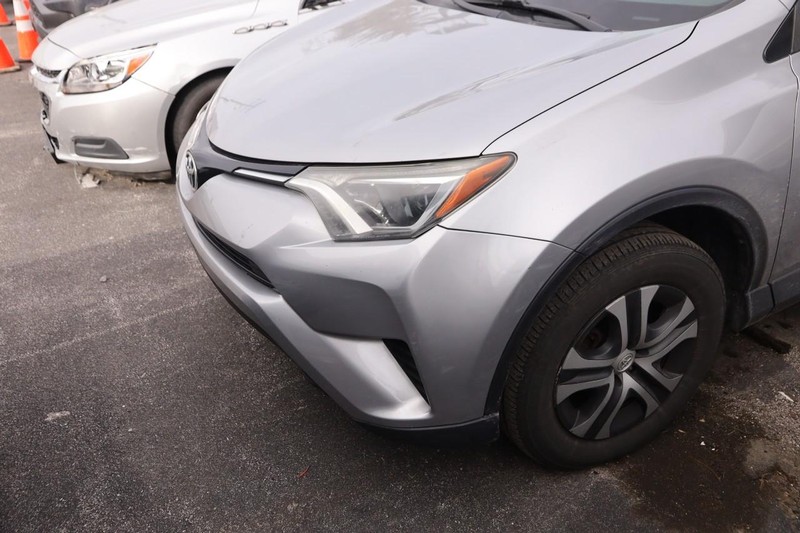 Toyota RAV4 Vehicle Image 04