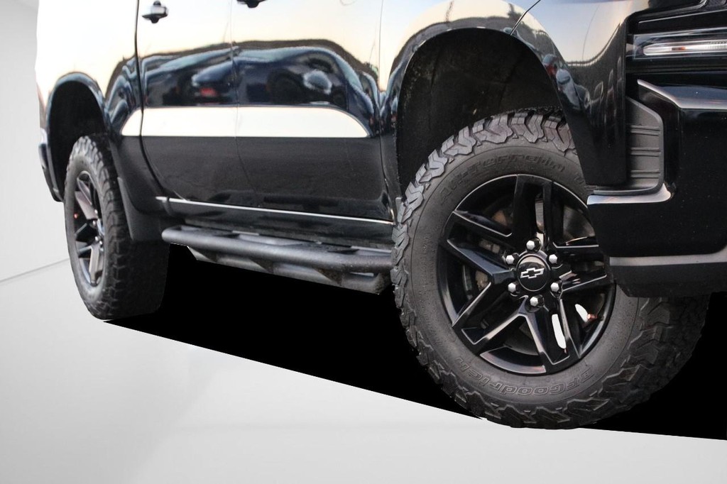 Chevrolet Silverado 1500 Vehicle Full-screen Gallery Image 3