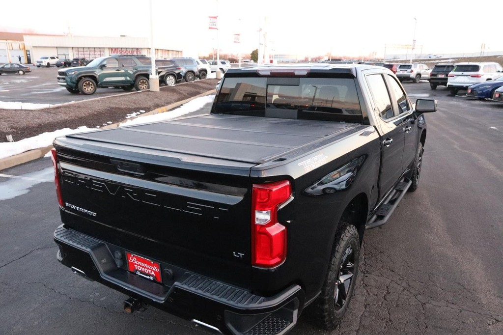 Chevrolet Silverado 1500 Vehicle Full-screen Gallery Image 7