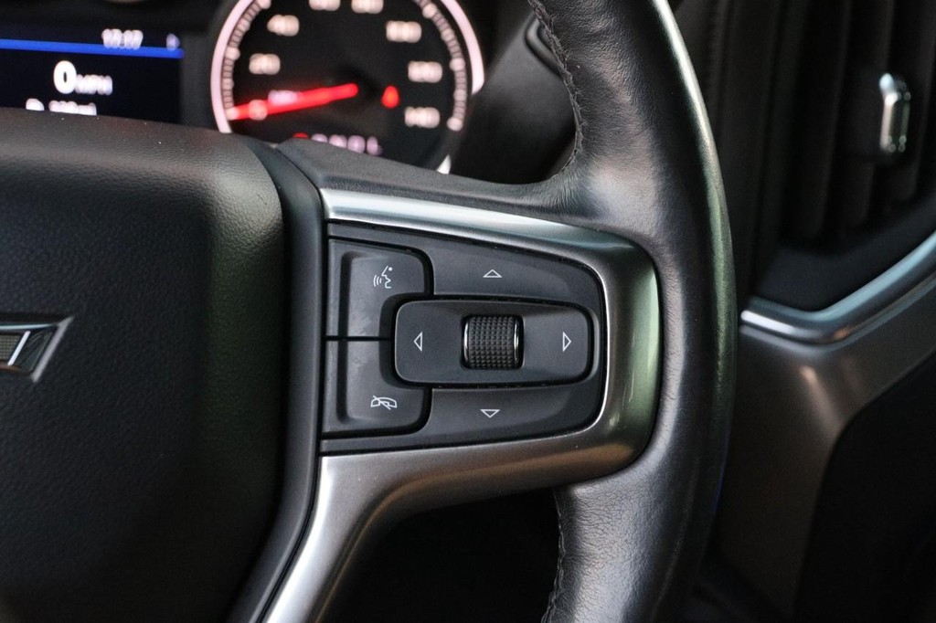 Chevrolet Silverado 1500 Vehicle Full-screen Gallery Image 12