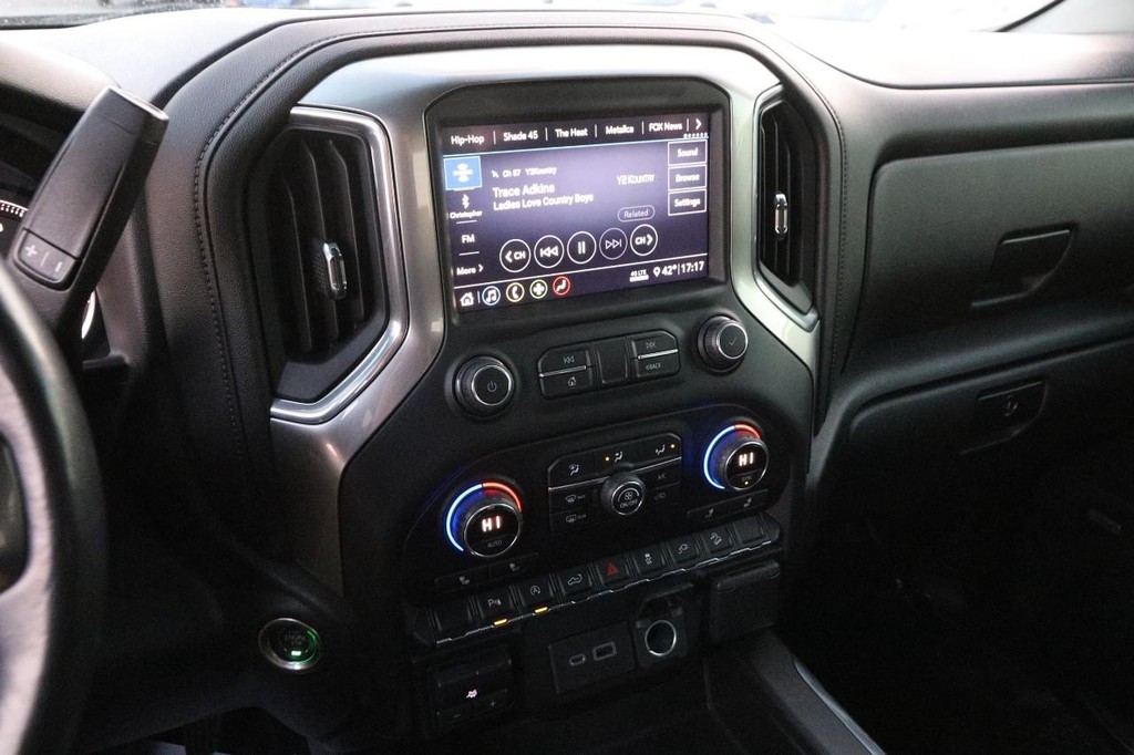 Chevrolet Silverado 1500 Vehicle Full-screen Gallery Image 15