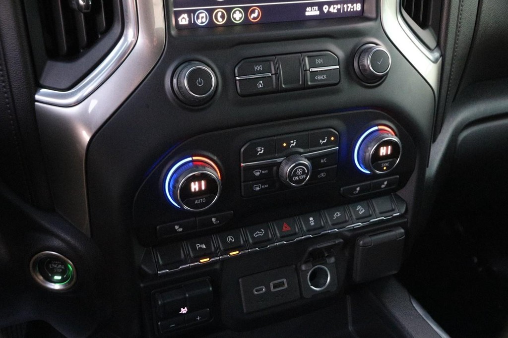 Chevrolet Silverado 1500 Vehicle Full-screen Gallery Image 17