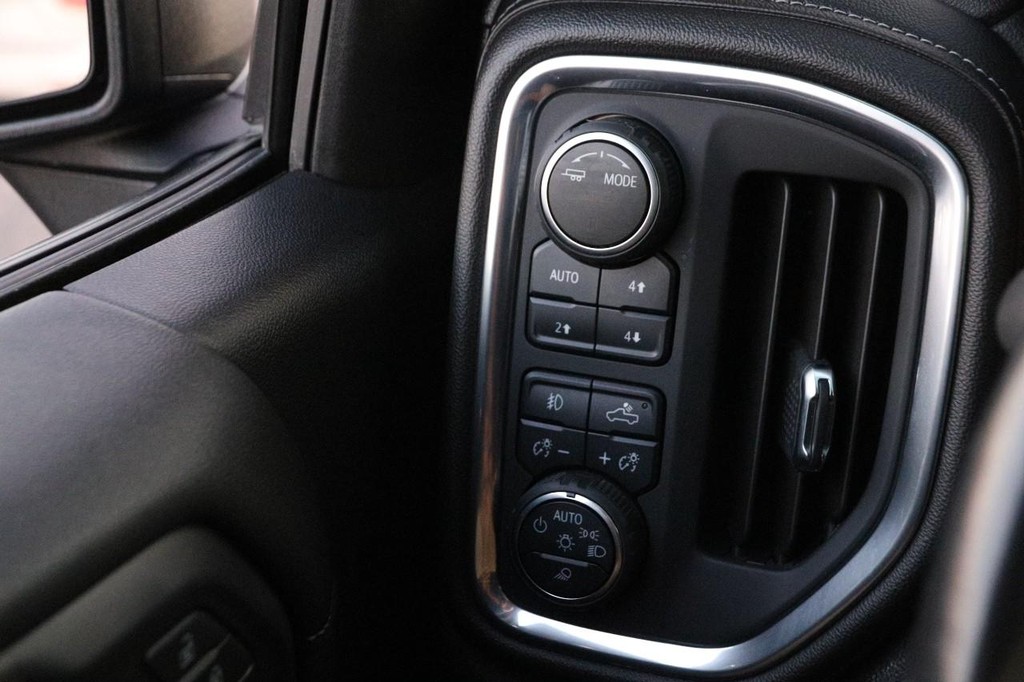 Chevrolet Silverado 1500 Vehicle Full-screen Gallery Image 18