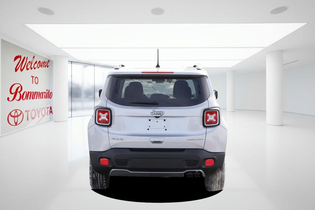 Jeep Renegade Vehicle Full-screen Gallery Image 6