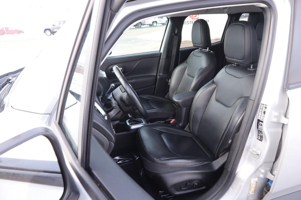 Jeep Renegade Vehicle Full-screen Gallery Image 8