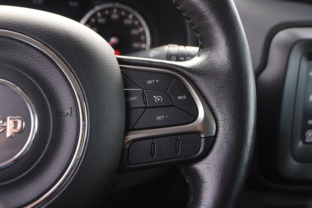 Jeep Renegade Vehicle Full-screen Gallery Image 12