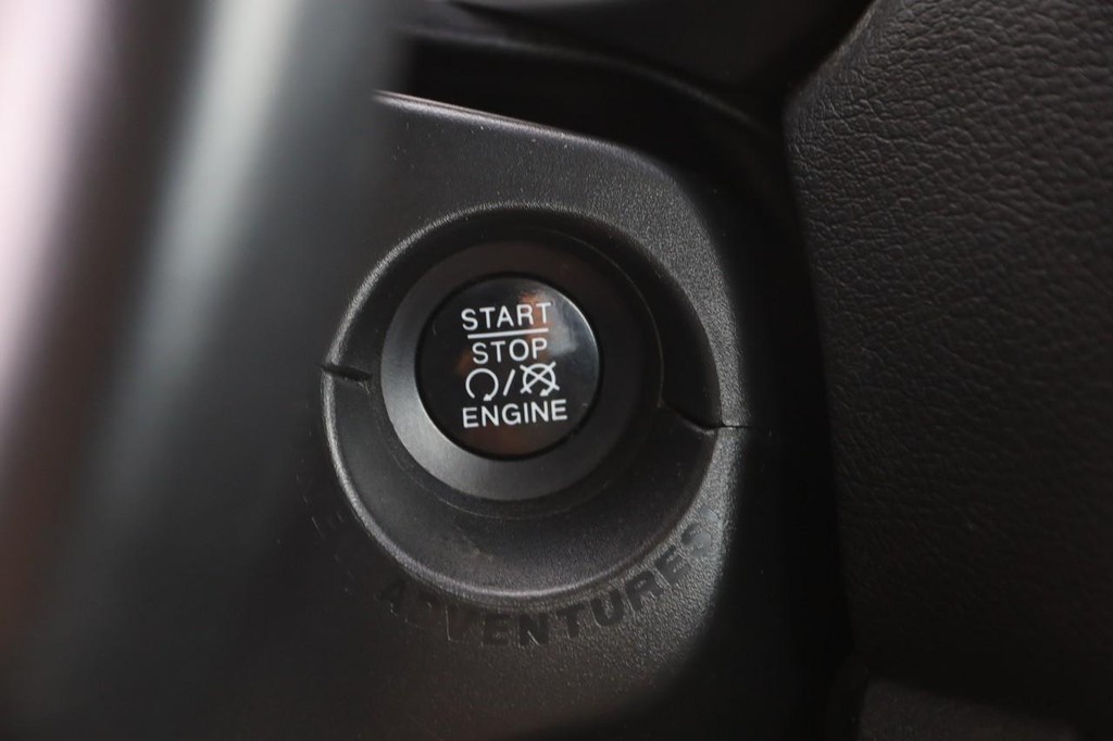 Jeep Renegade Vehicle Full-screen Gallery Image 14