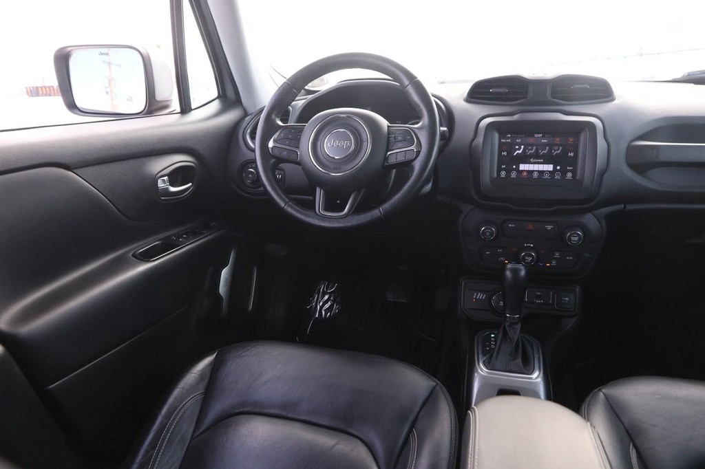 Jeep Renegade Vehicle Full-screen Gallery Image 21