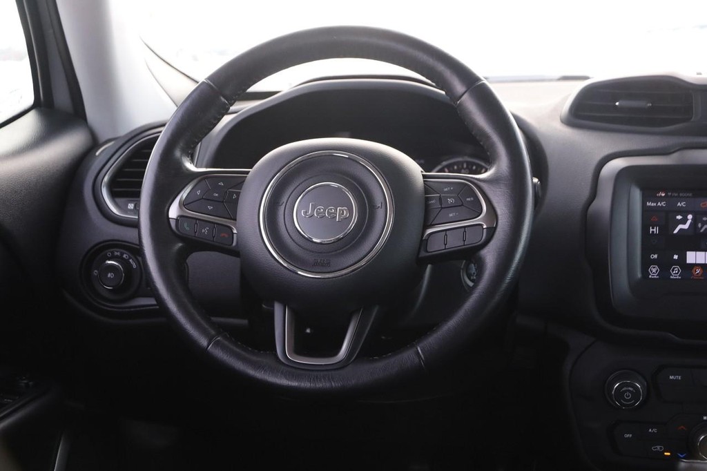 Jeep Renegade Vehicle Full-screen Gallery Image 23