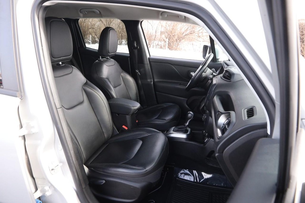 Jeep Renegade Vehicle Full-screen Gallery Image 25