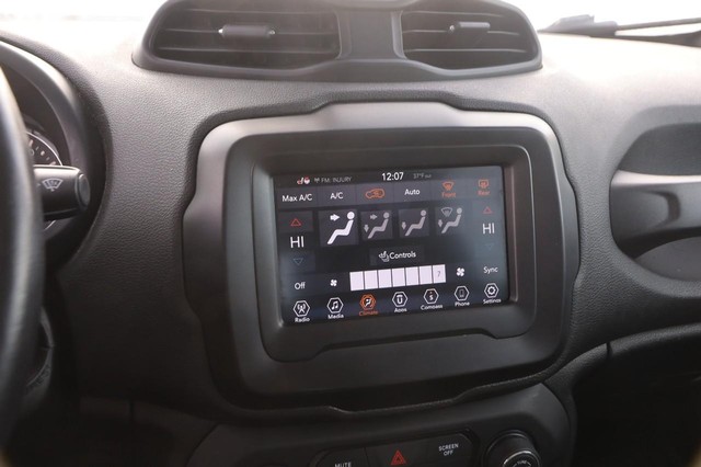 Jeep Renegade Vehicle Image 15