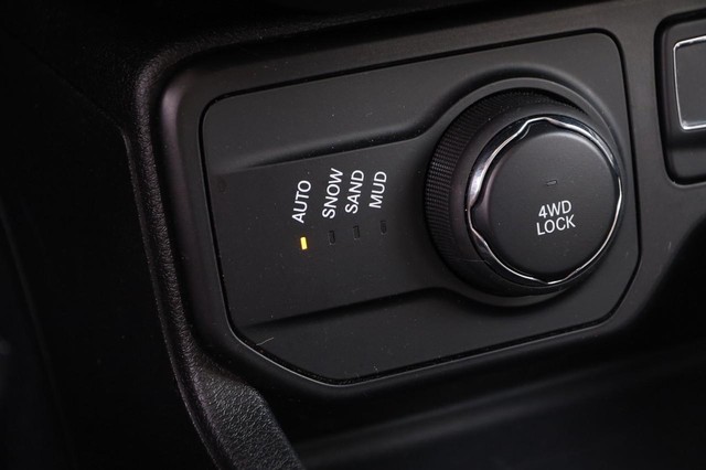 Jeep Renegade Vehicle Image 18